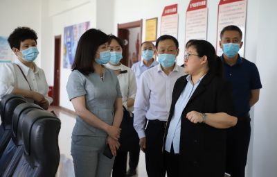 市政协副主席，市工商联主席唐世云光临710公海发展石墨烯新资料专题调研座谈