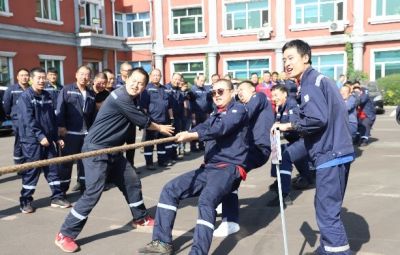 710公海进行2023“薪火相传 再创鲜丽”职工拔河角逐